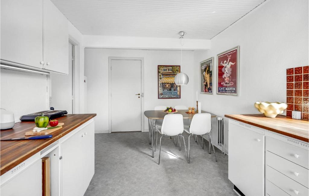 Beautiful Home In Bandholm With Wifi And 5 Bedrooms photo 1