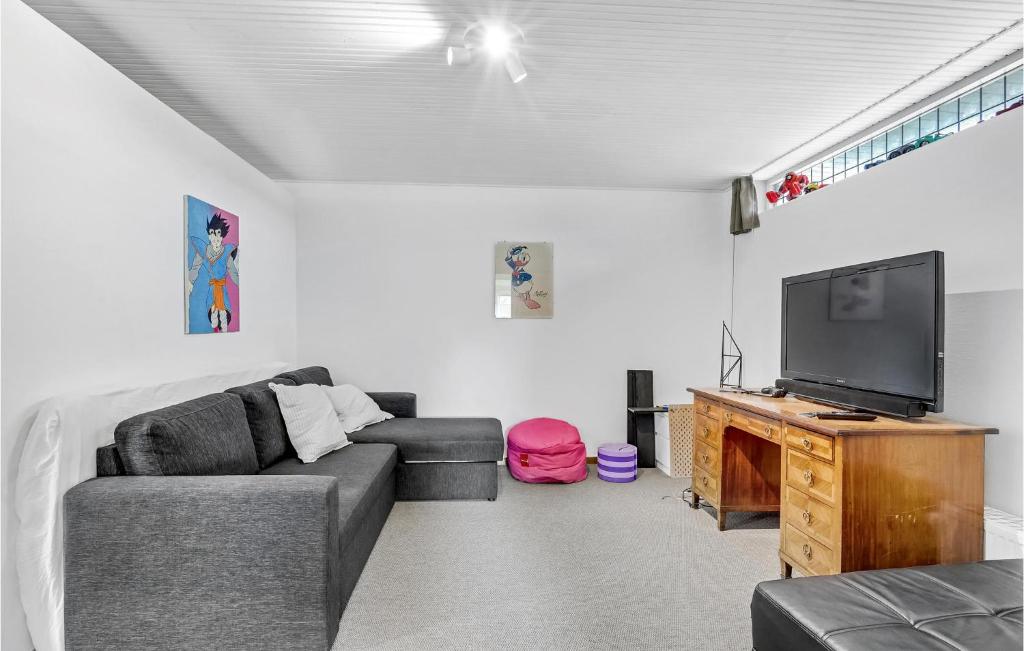 Beautiful Home In Bandholm With Wifi And 5 Bedrooms photo 4