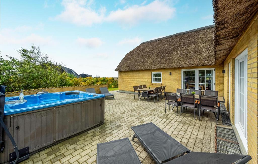 Nice Home In Skjern With 6 Bedrooms, Sauna And Private Swimming Pool photo 4