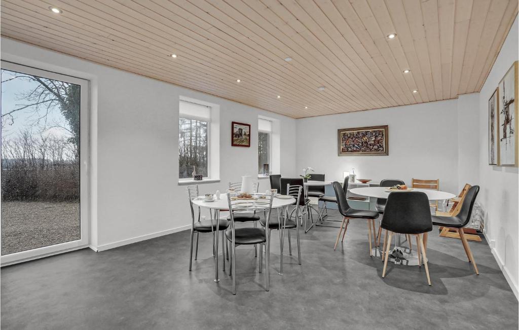 Beautiful Apartment In Billund With Wifi And 2 Bedrooms photo 1