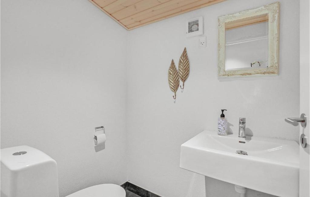 Beautiful Apartment In Billund With Wifi And 2 Bedrooms photo 4