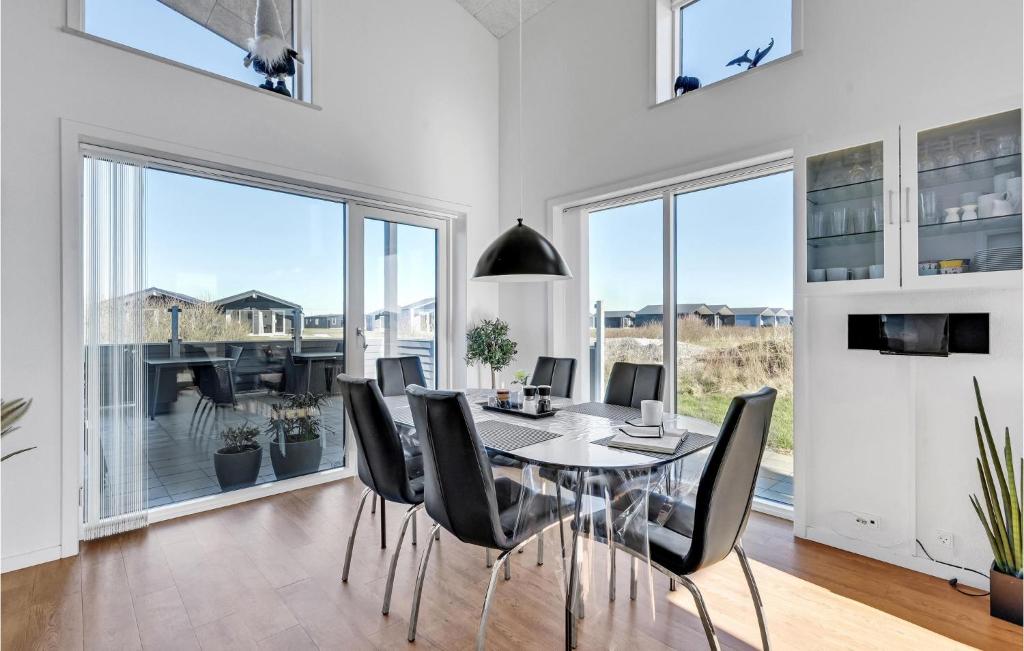 Awesome Home In Ringkbing With 3 Bedrooms And Wifi photo 4