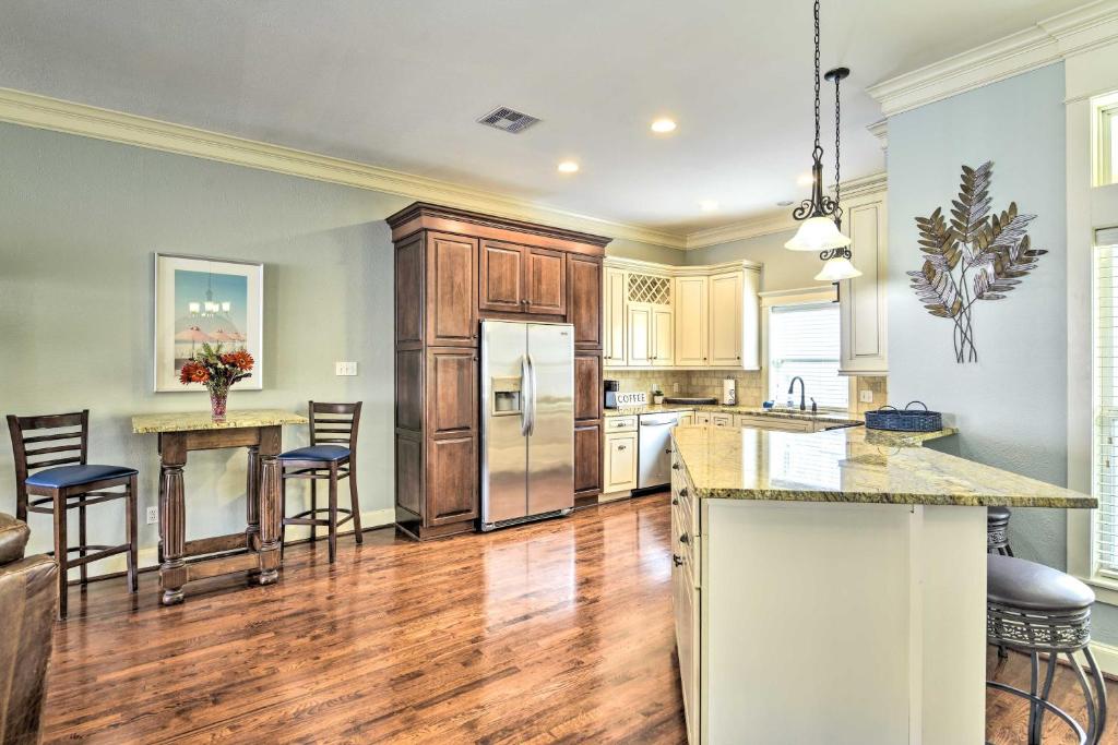 Corpus Christi Townhome Less Than half Mi to Beach! photo 1