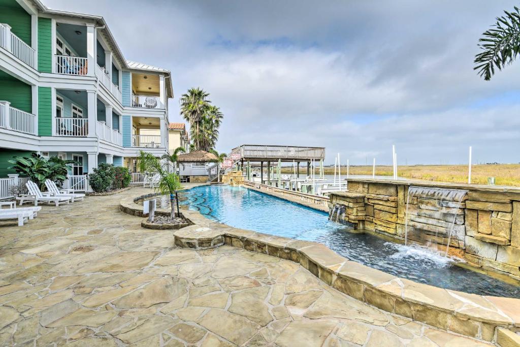 Corpus Christi Townhome Less Than half Mi to Beach! photo 2
