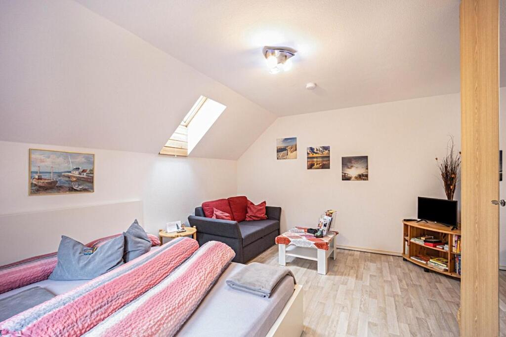 Ferienwohnung im Grünen, 10 km RV, 30 km Bodensee, Küche Bad Balkon photo 4