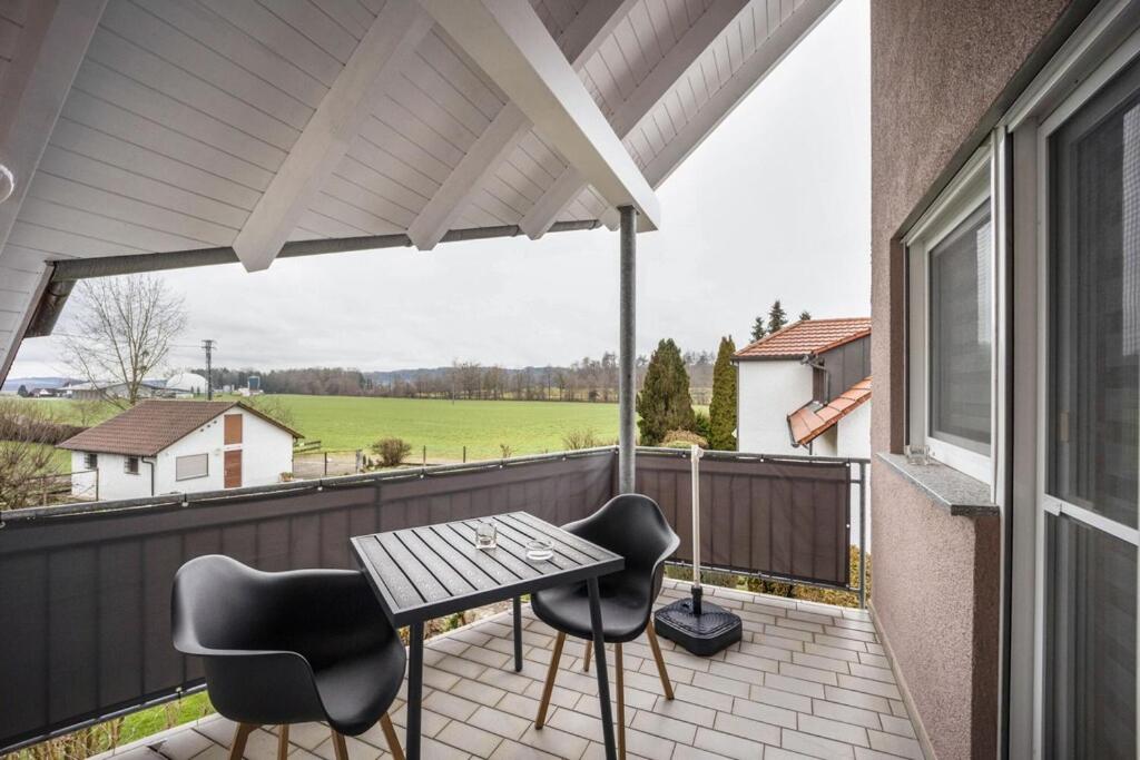 Ferienwohnung im Grünen, 10 km RV, 30 km Bodensee, Küche Bad Balkon photo 1