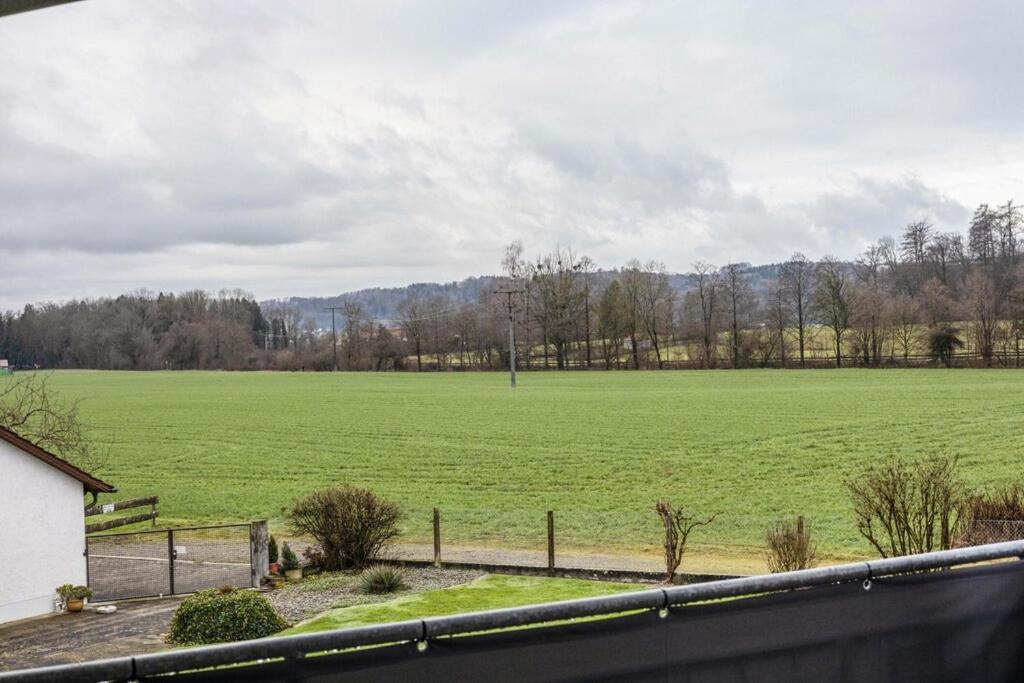 Ferienwohnung im Grünen, 10 km RV, 30 km Bodensee, Küche Bad Balkon photo 2