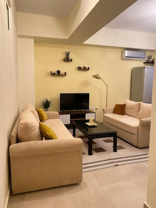 DS Apartment (semi-basement), Athens