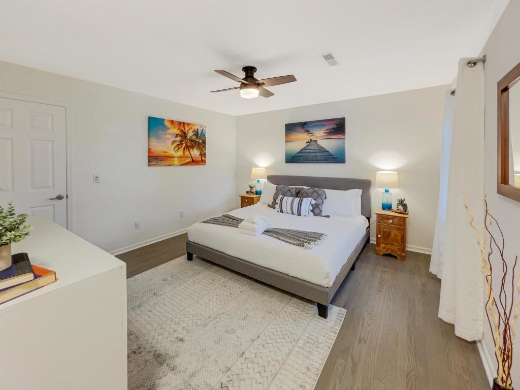 5 Min to Beach—King Beds photo 1