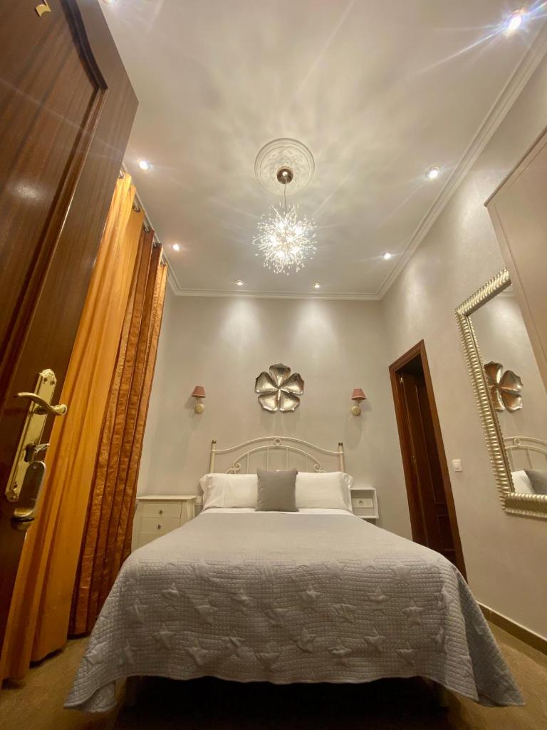 Hostal Orleans photo 1