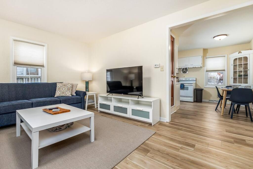 Oaklie's Bungalow - Charming Home in Dubuque photo 1