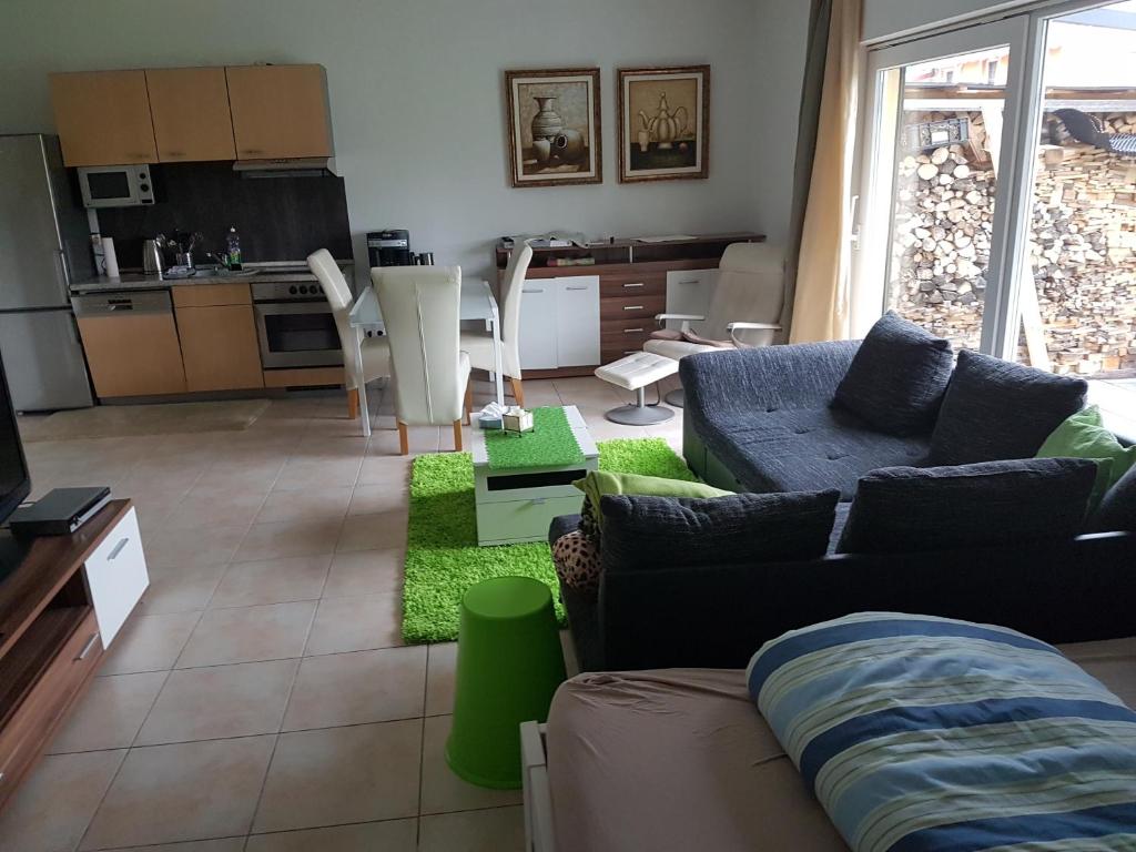 Ebenerdig mit Terrasse & Garten, WLAN & Parkplatz! Self Check-in & Check-out! Schwedenofen! photo 2