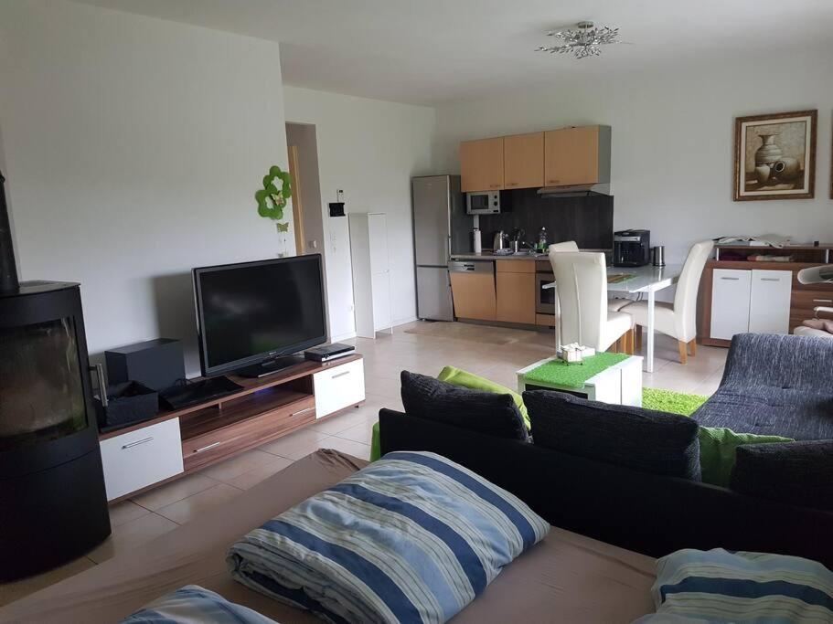 Ebenerdig mit Terrasse & Garten, WLAN & Parkplatz! Self Check-in & Check-out! Schwedenofen! photo 4