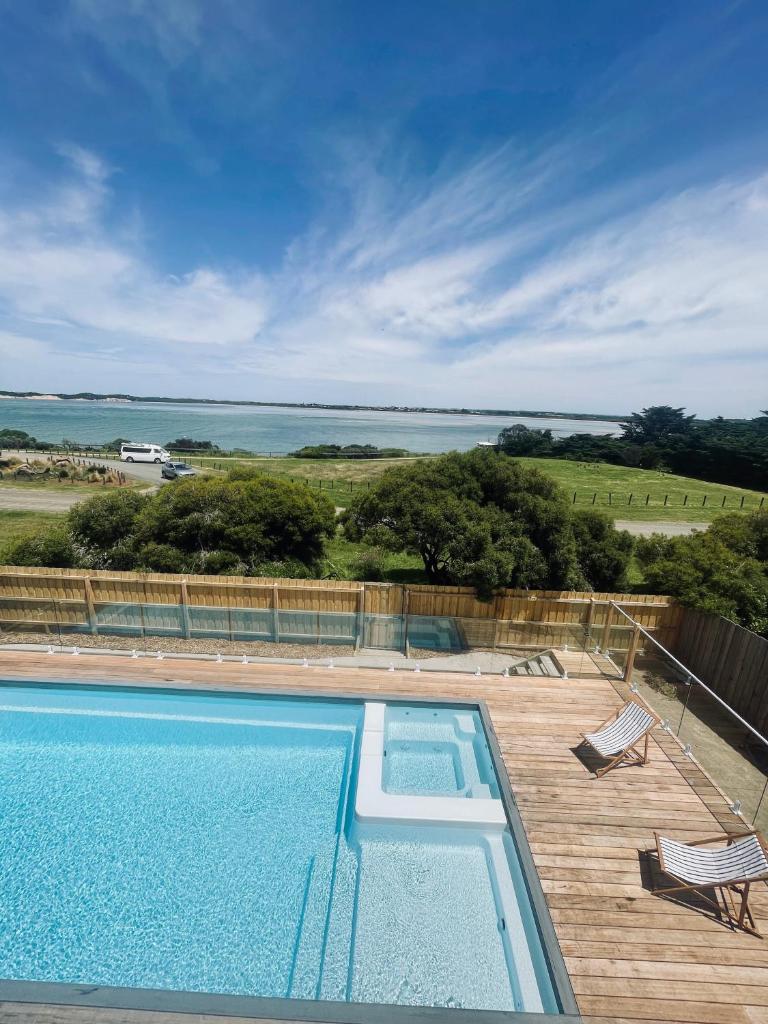 La Casa Bianco - 5 bed beachside luxury with pool photo 1