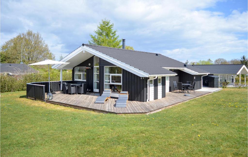 Stunning Home In Glesborg With 3 Bedrooms, Sauna And Wifi