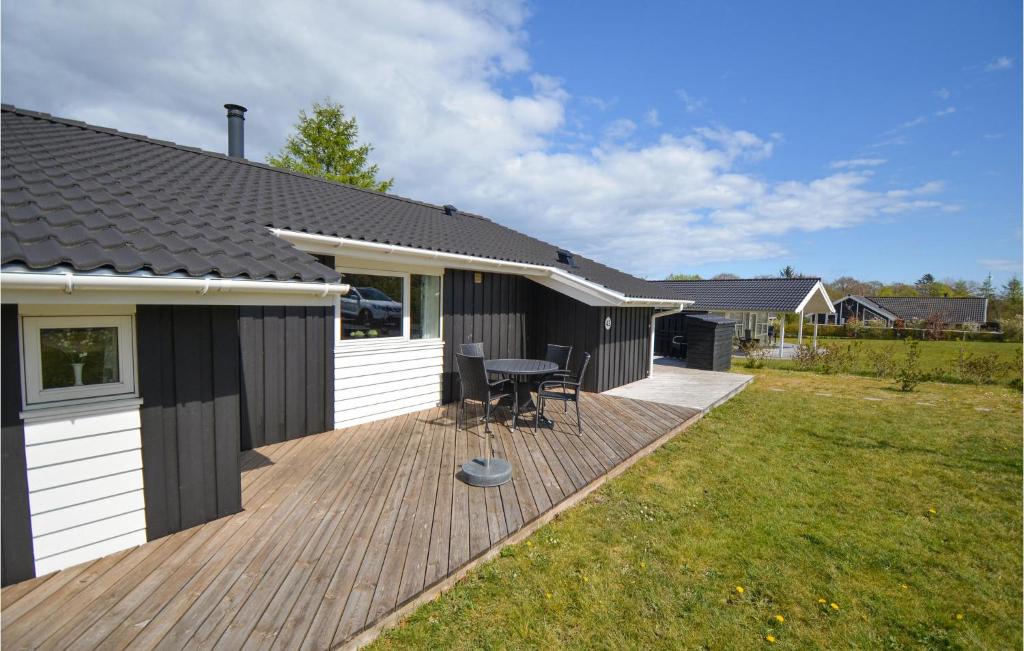 Stunning Home In Glesborg With 3 Bedrooms, Sauna And Wifi photo 1
