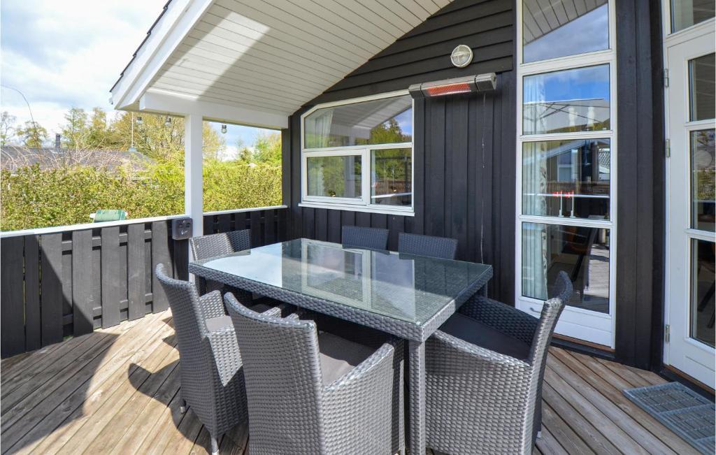 Stunning Home In Glesborg With 3 Bedrooms, Sauna And Wifi photo 4