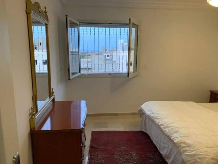 New 3 bedroom condo/plenty parking/15 min to Tunis photo 1