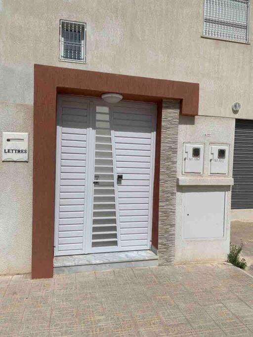 New 3 bedroom condo/plenty parking/15 min to Tunis photo 2