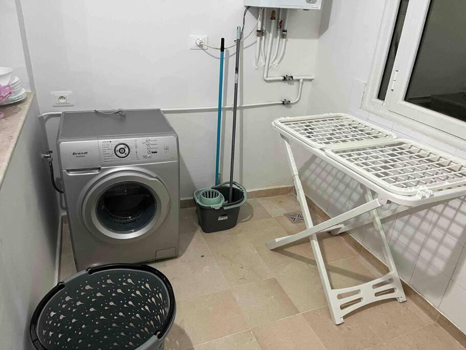 New 3 bedroom condo/plenty parking/15 min to Tunis photo 3