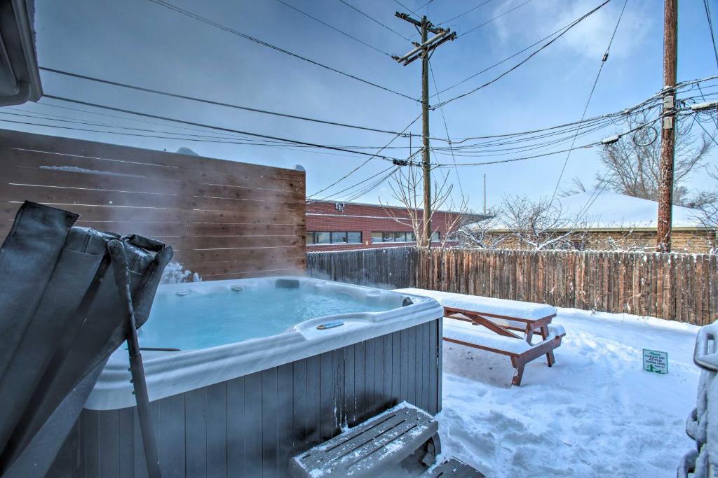 Pet-Friendly Townhome with Hot Tub, 5 Mi to LoDo!