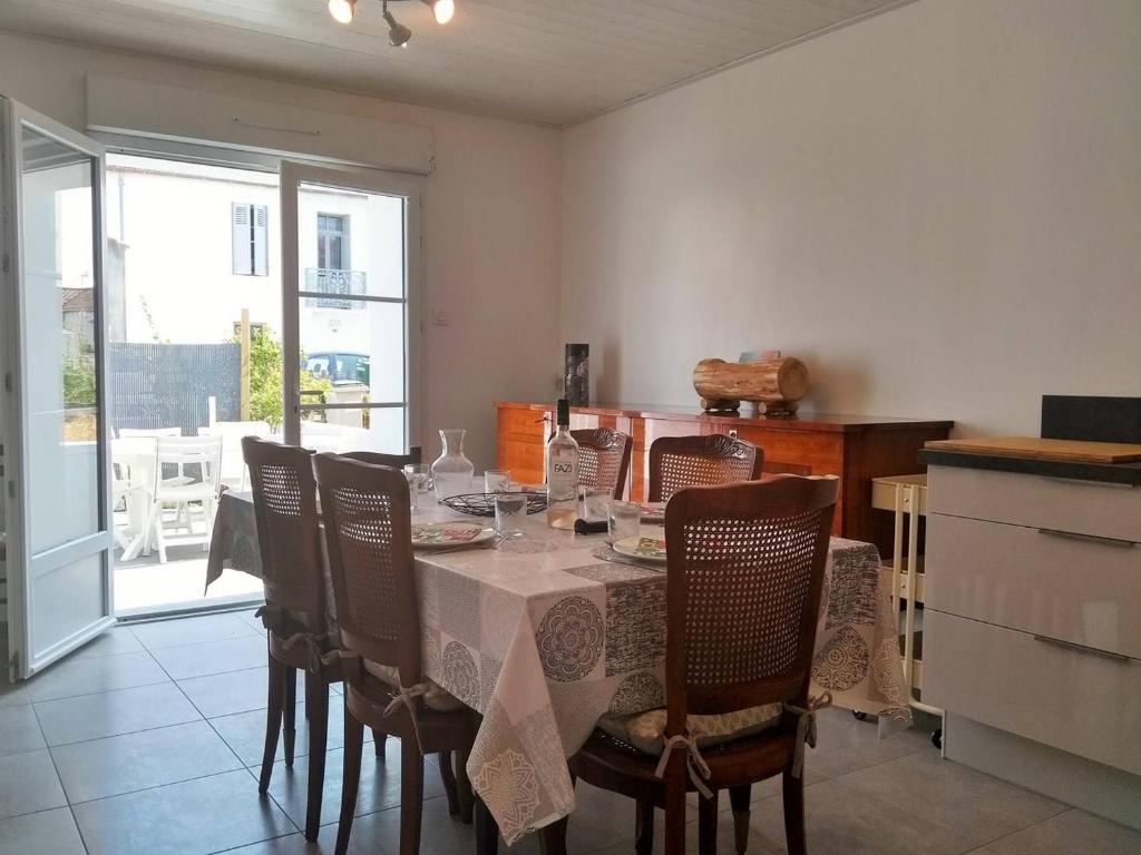 Maison La Guérinière, 3 pièces, 5 personnes - FR-1-224B-69 photo 4