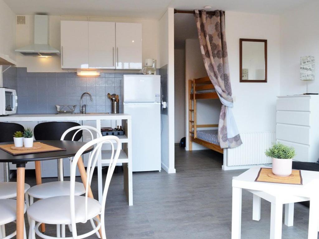 Appartement Le Lavandou, 1 pièce, 4 personnes - FR-1-251-240