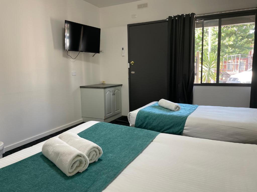 SHEPPARTON MOTOR INN Tudor House Motel