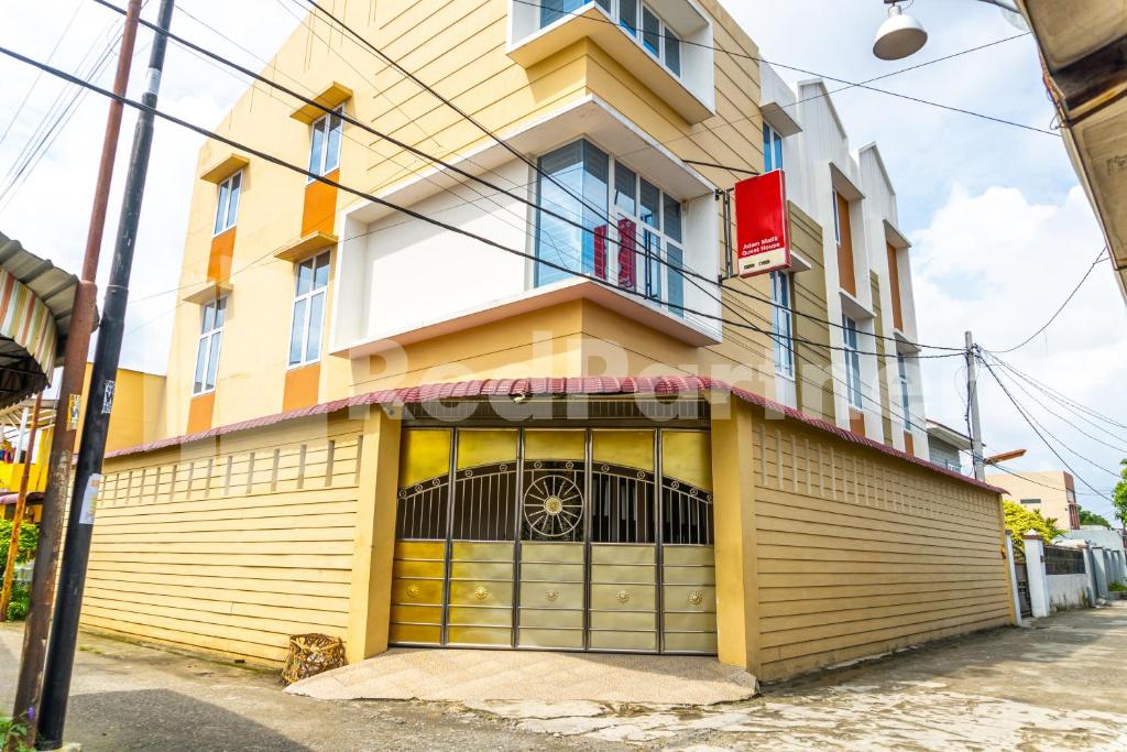 Adam Malik Guesthouse near Regale ICC Medan Mitra RedDoorz