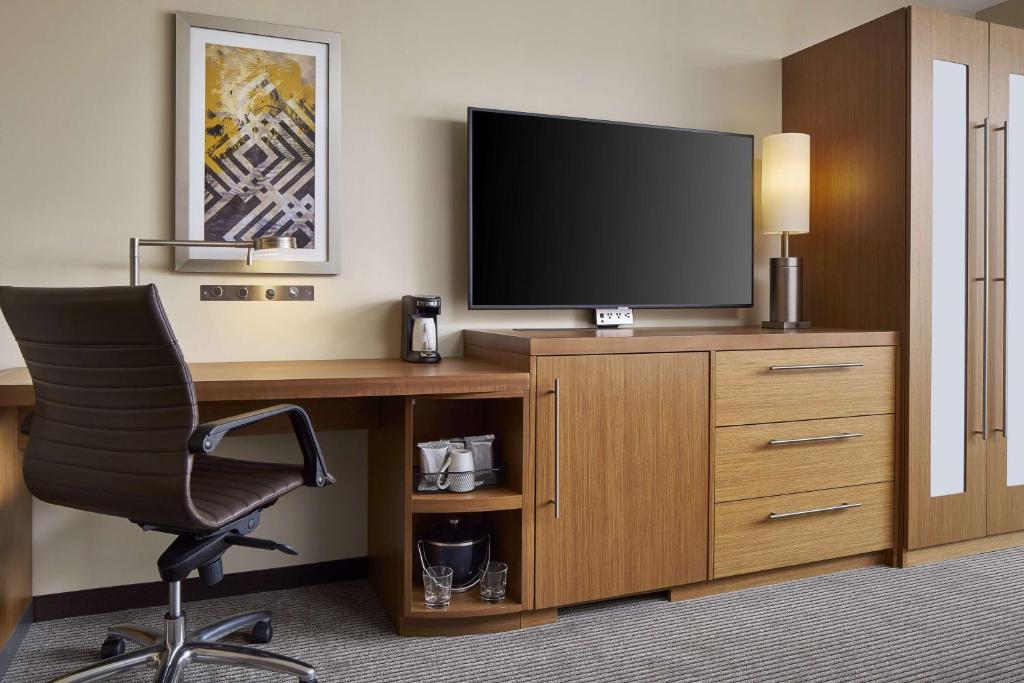 Hyatt Place Wilmington Riverfront photo 4