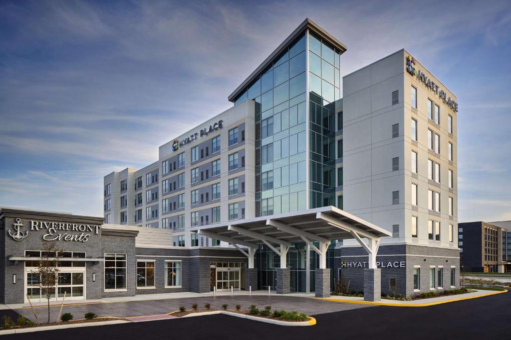 Hyatt Place Wilmington Riverfront photo 2