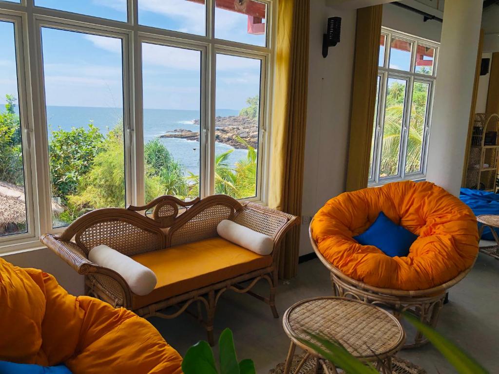 The Penthouse Hiriketiya photo 1