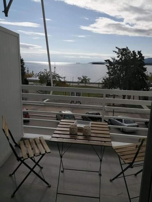 Lovely sea front apartment photo 2