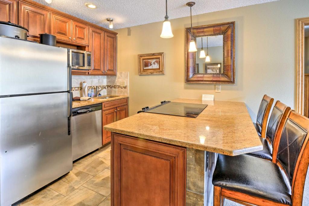 Copper Mountain Ski-inandSki-Out Condo with Balcony! photo 4
