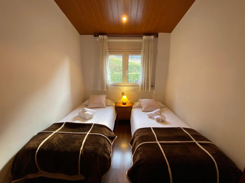 {
  "en-gb": "Euro Àtic HUT 6794"
} photo 4