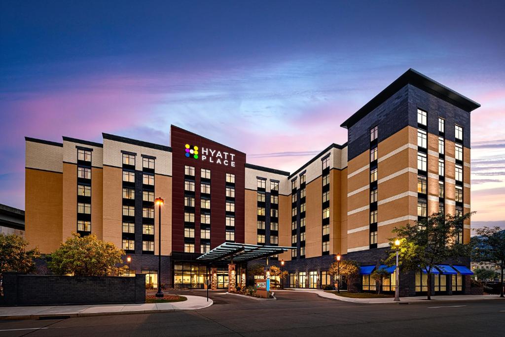 Hyatt Place Pittsburgh-North Shore image