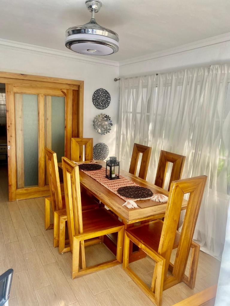 Casa con Parqueo Privado, Patio y Jacuzzi. photo 4
