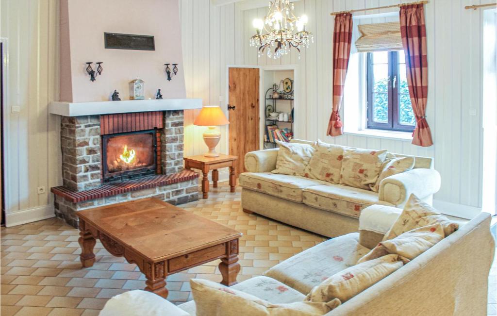 Beautiful Home In Eanc With 3 Bedrooms, Wifi And Outdoor Swimming Pool photo 1