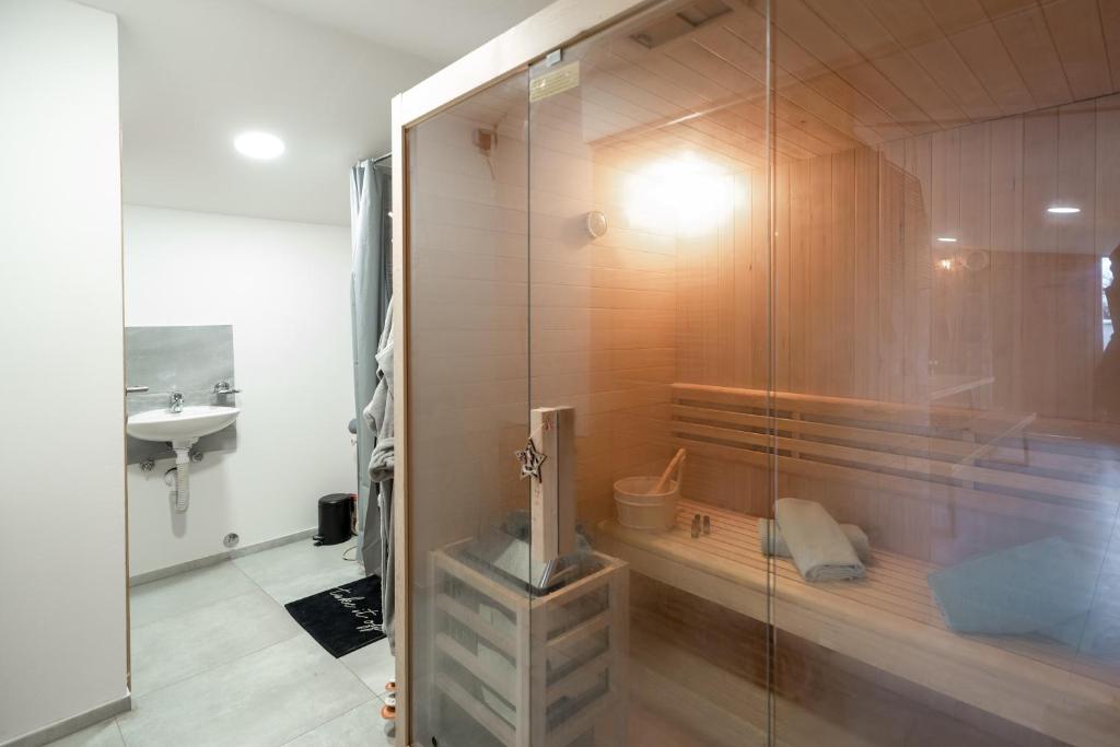 House on Danube with Sauna - Happy Rentals photo 4