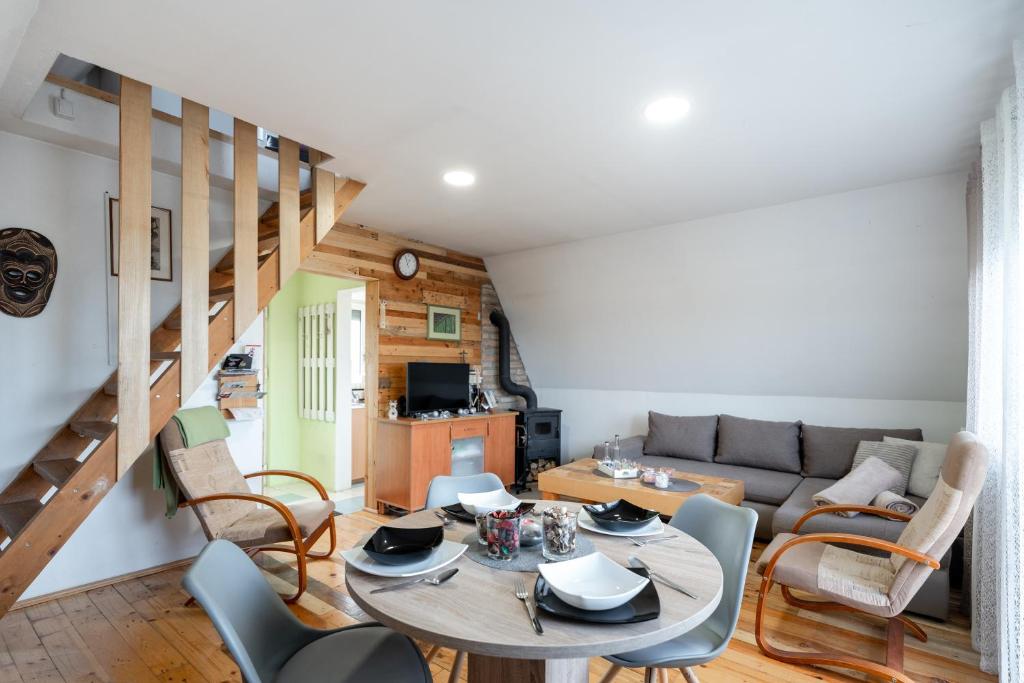 House on Danube with Sauna - Happy Rentals photo 2