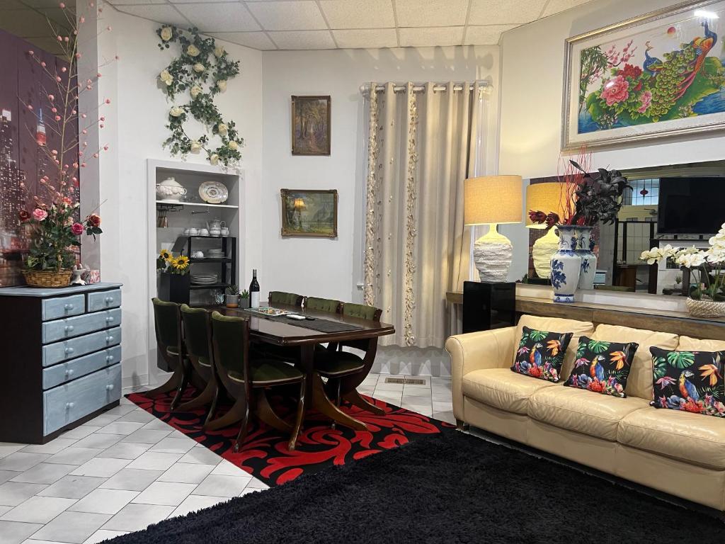 Unique CBD home photo 4