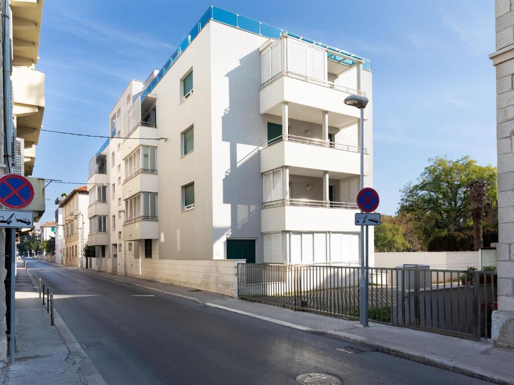 Modern city center home wit terrace and sea view located near beach photo 4