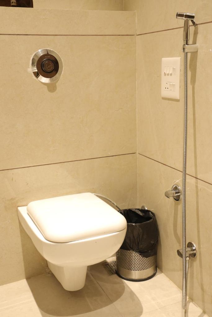 Hotel Crown Savoy, Near Railway Station & GURU NANAK DEV UNIVERSITY photo 4