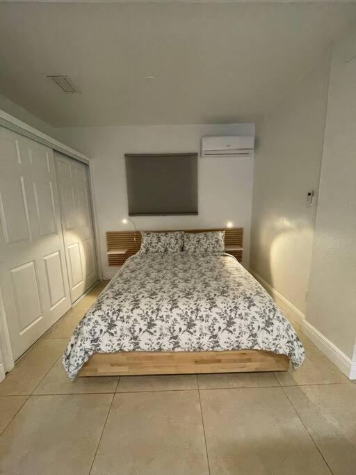 Comfortable modern apartment- central location. image