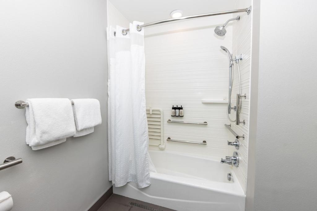 avid hotels DENVER AIRPORT AREA - Tap to explore photos