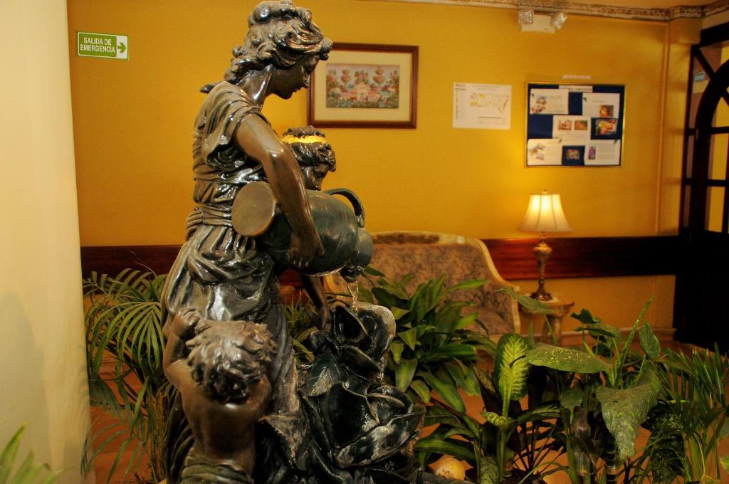 Colony Inn Hotel photo 3