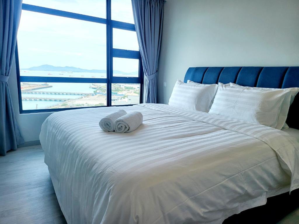 Kota Kinabalu Jesselton Quay Seaview with washing machine photo 2