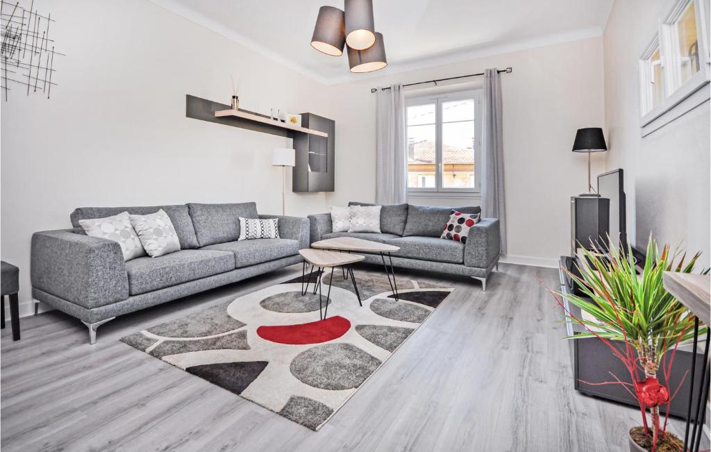 Nice Apartment In Cannes With 2 Bedrooms, Wifi And Outdoor Swimming Pool photo 3