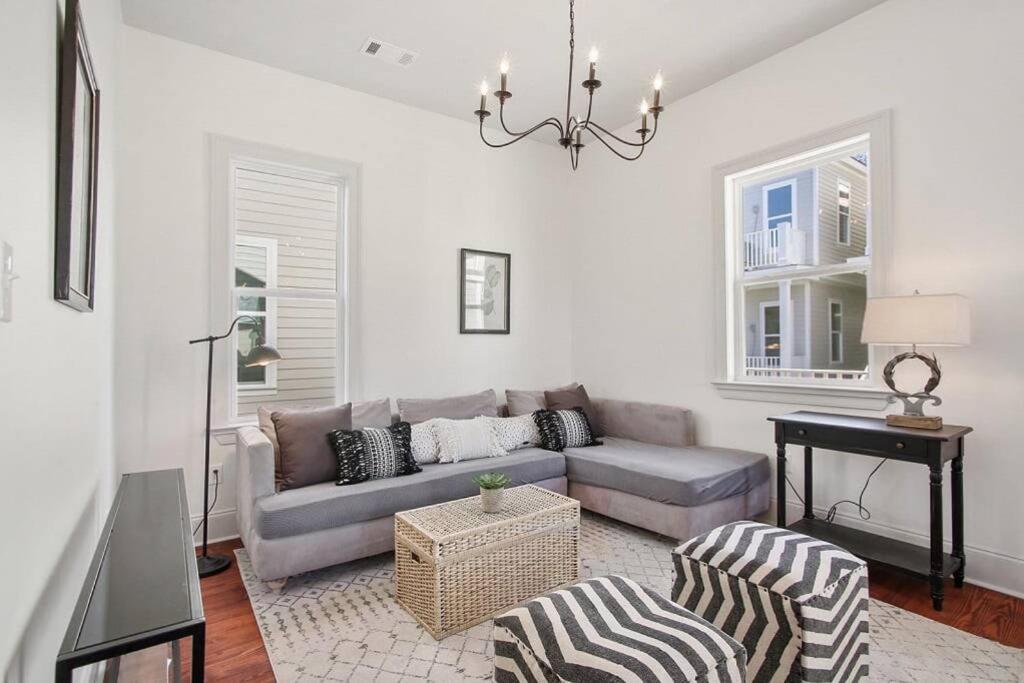 Large Orleans Villa image