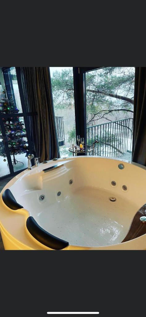 Exclusive Jacuzzi Apartaments Klaipėda photo 1
